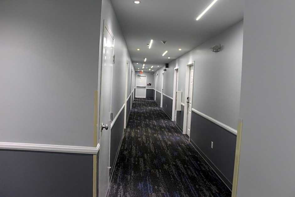 Douglas Inn & Suites Cleveland