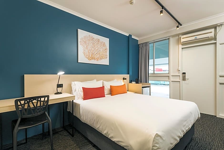 Nightcap at Edge Hill Tavern