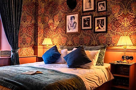Petite Plus Double Room