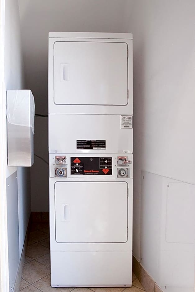 Super 8 by Wyndham Ottawa Starved Rock