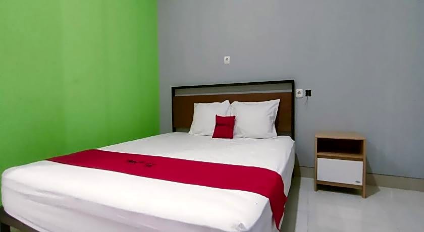 RedDoorz @ Araya House Ngawi