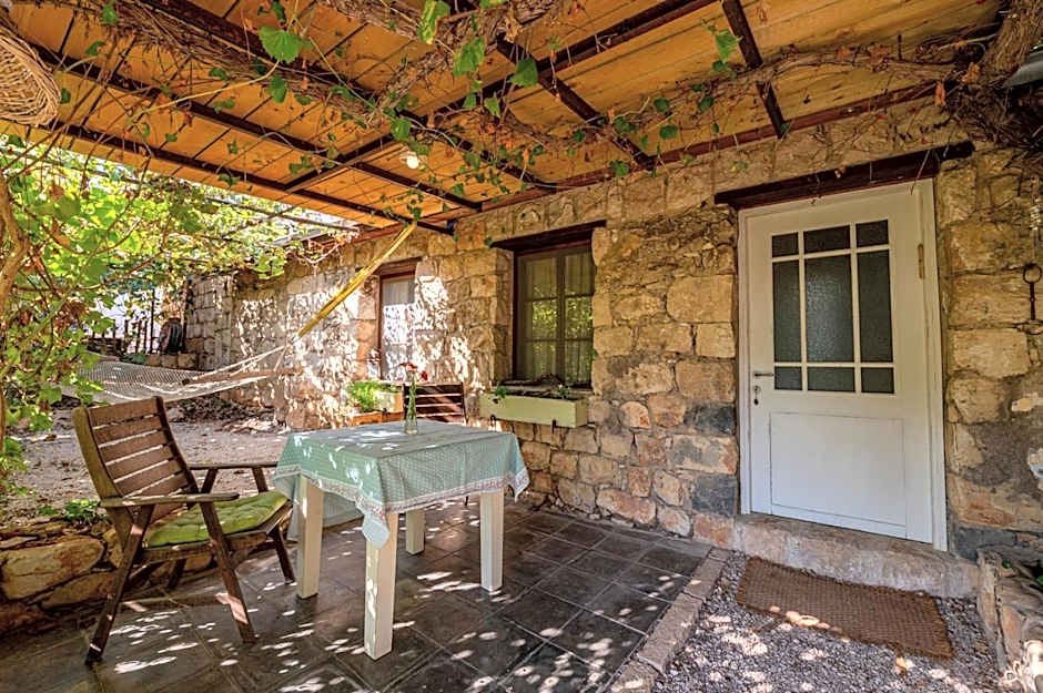 Hemdatya Stone Suites In The Galilee