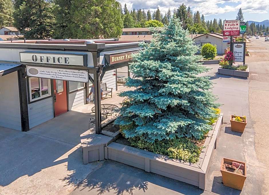 Charm Motel & Suites