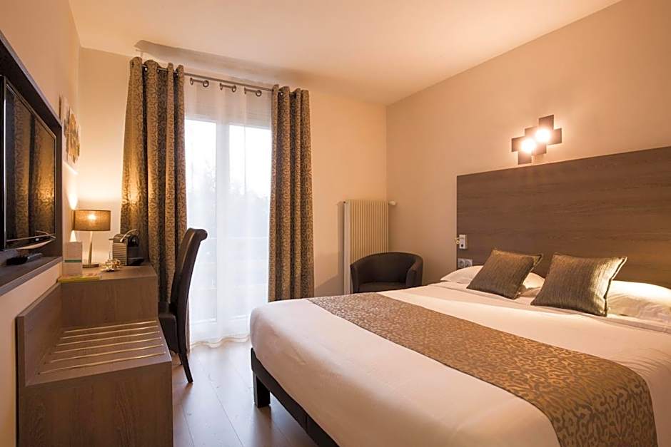 Logis Hotel Le Petit Casset