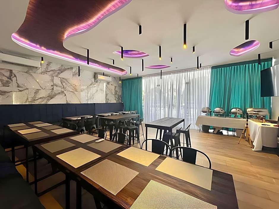 Lighthouse Point Hotel