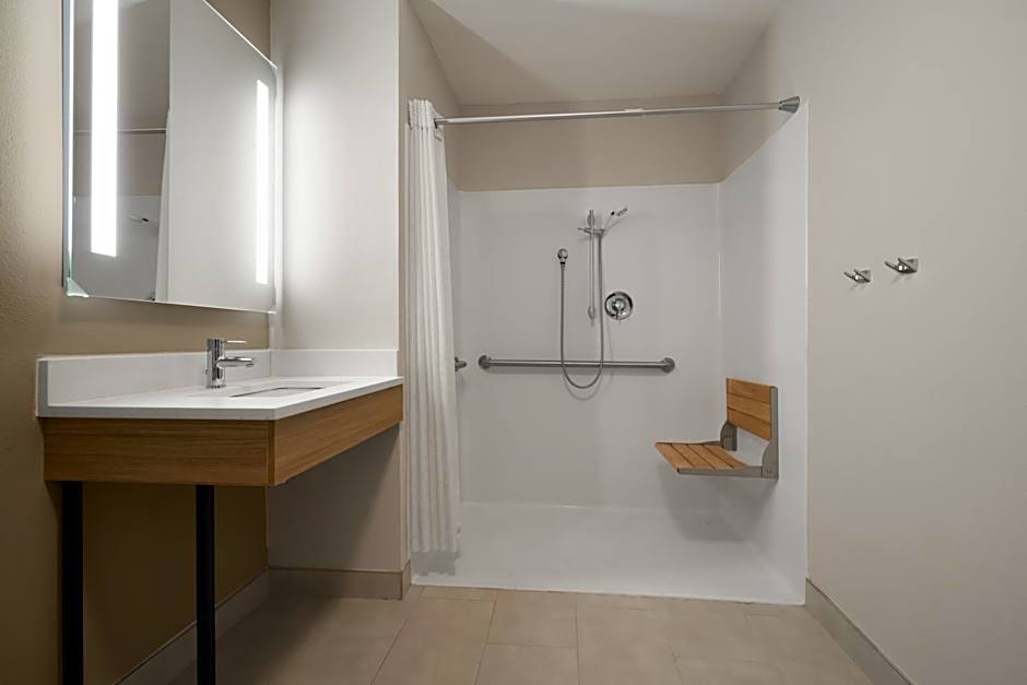 La Quinta Inn & Suites by Wyndham Greenville Woodruff Rd