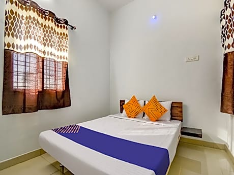 SPOT ON The Highway Inn