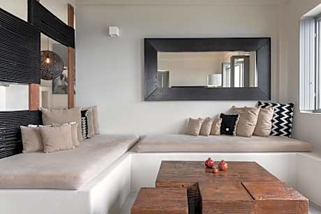 Royal Suite with Indoor or Outdoor Plunge Pool and Caldera View