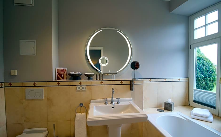 THERESET Schloss Groß Plasten