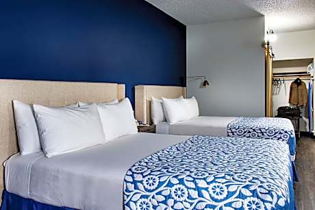 2 Queen Beds Disability Access Non-Smoking