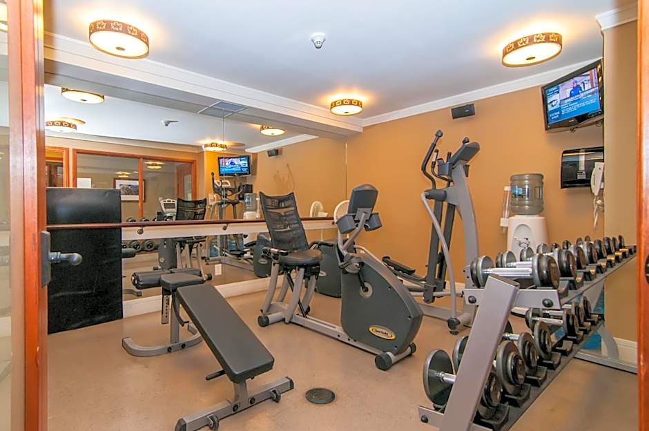 Fox Hotel And Suites