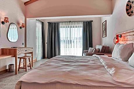 Jacuzzi Suite-1 King Bed