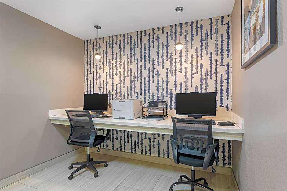 Best Western Plus Fresno Airport Hotel