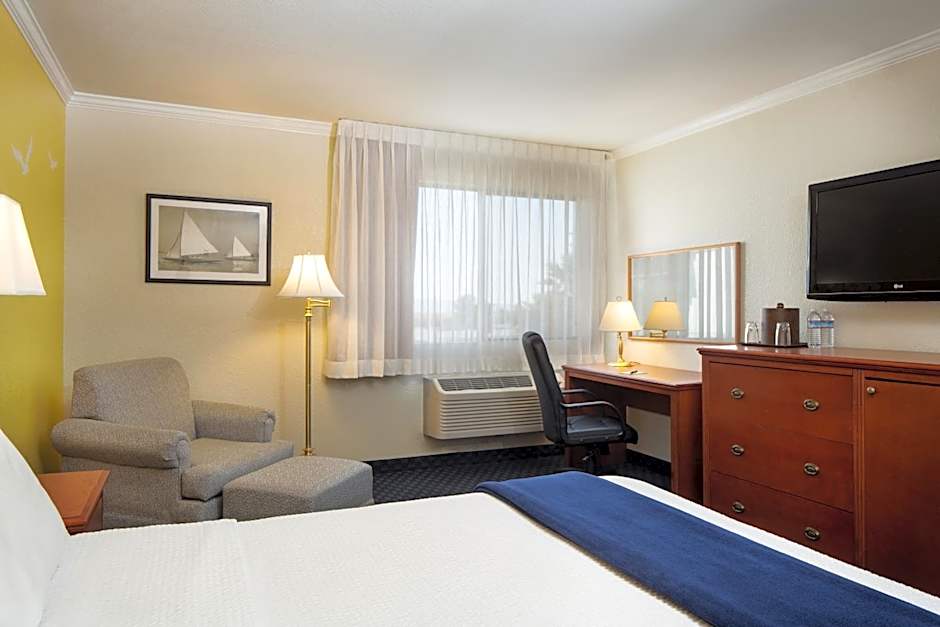 The Marina Inn on San Francisco Bay