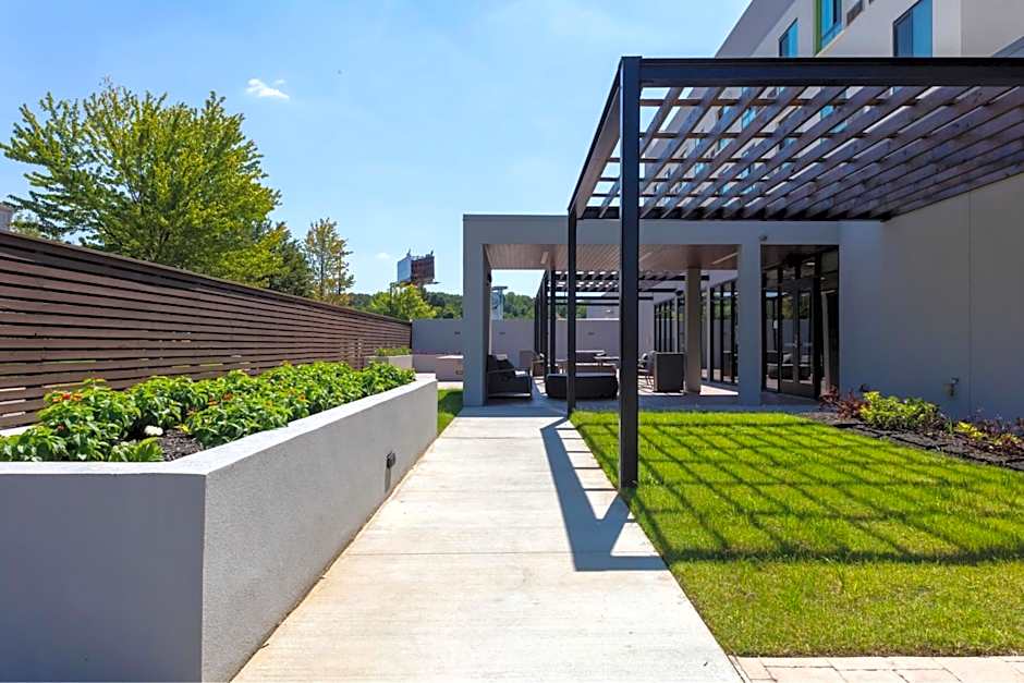 Courtyard by Marriott Memphis East/Galleria