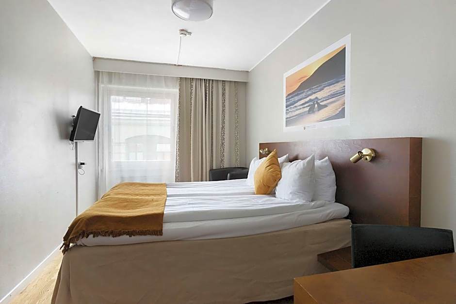 Photo 1 of 9 of Double Room