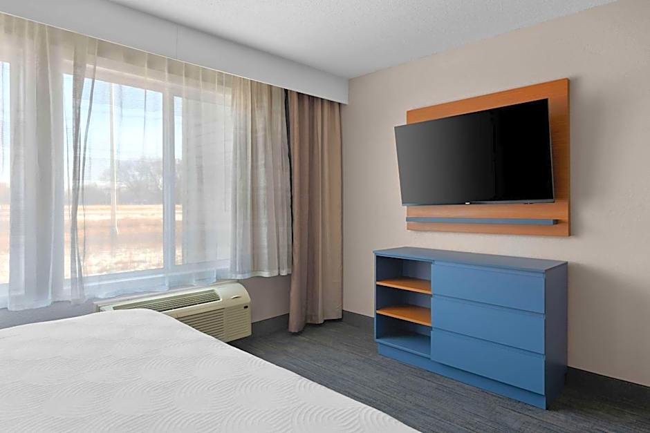 Country Inn & Suites by Radisson, Coon Rapids, MN