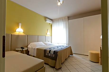 Double Room with Balcony and Sea View