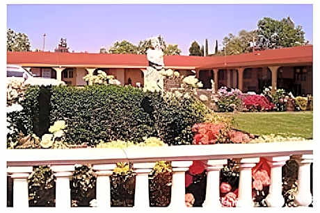 Chardonnay Lodge