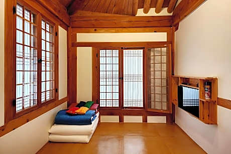 Leega Hanok