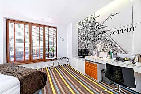 Classic Single Room with Courtyard View