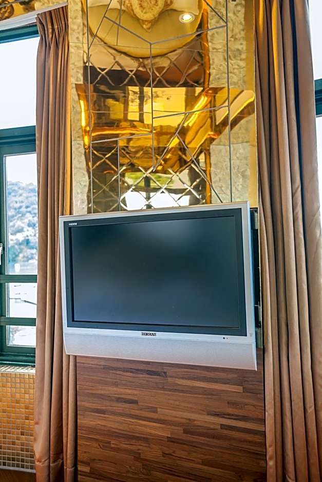 Shuian Lakeside Hotel