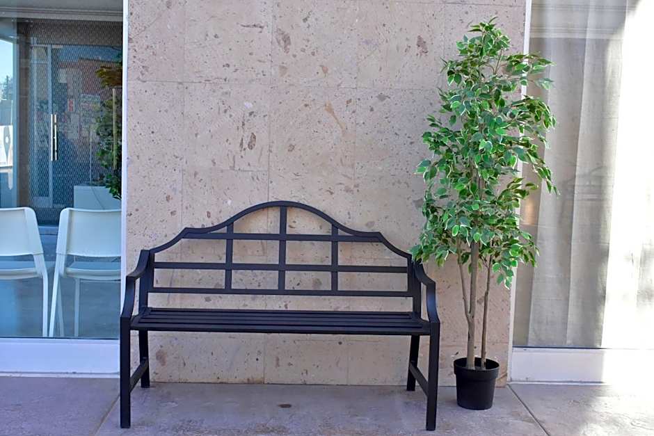 California Comfort & Suites