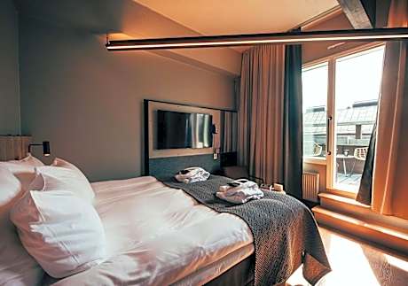 Deluxe, 1 King bed with Balcony