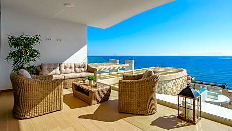 Seaview apartment in the Wave Ref 02