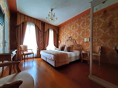 Murano Palace