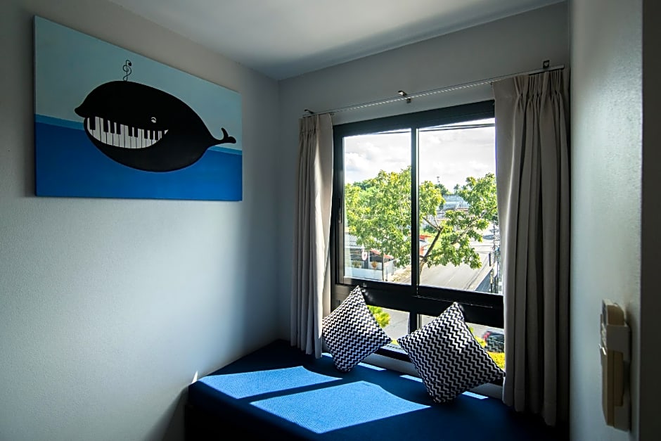 Sleep Whale Hotel