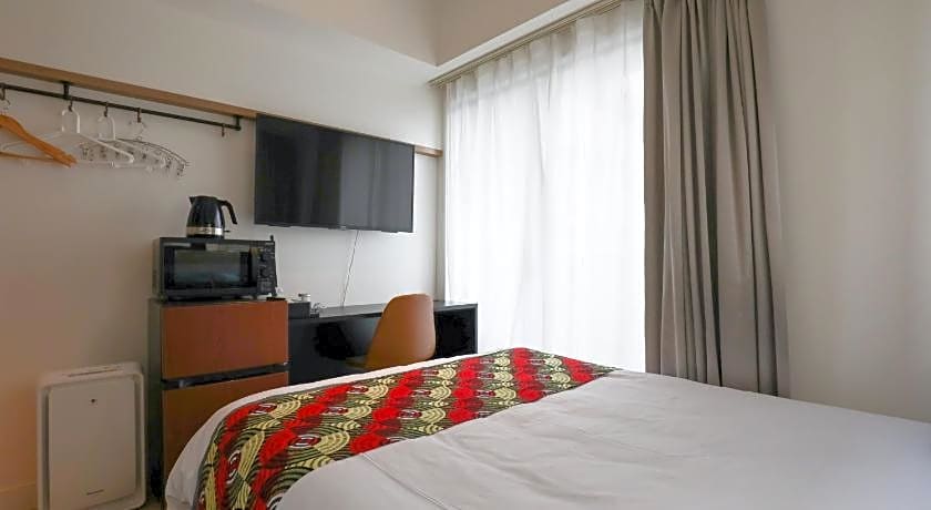 FFFFFF Hotel