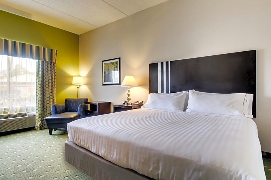 Holiday Inn Express Hotel & Suites Live Oak