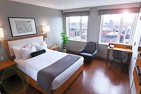 Deluxe Queen Room