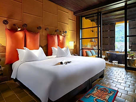 Junior King Suite with Pool View