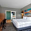 La Quinta Inn & Suites by Wyndham Ft. Myers Sanibel Gateway