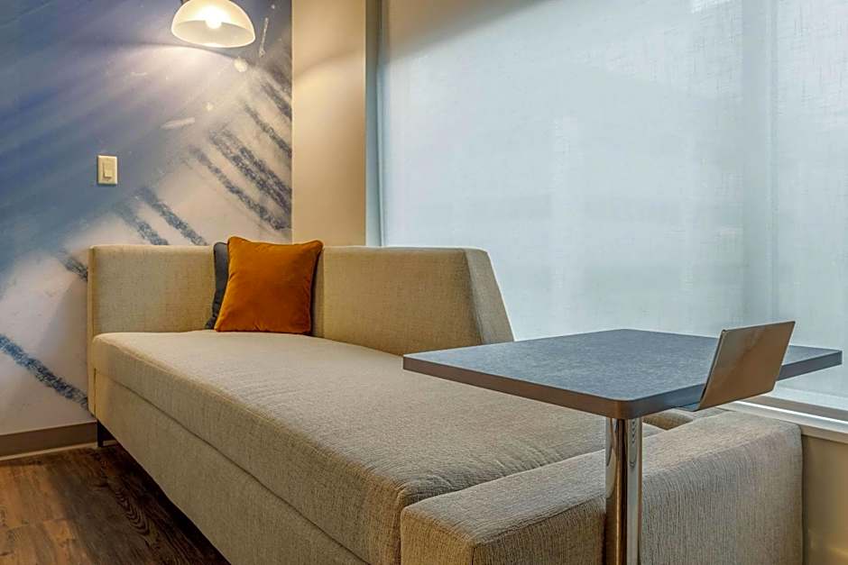 Cambria Hotel Milwaukee Downtown