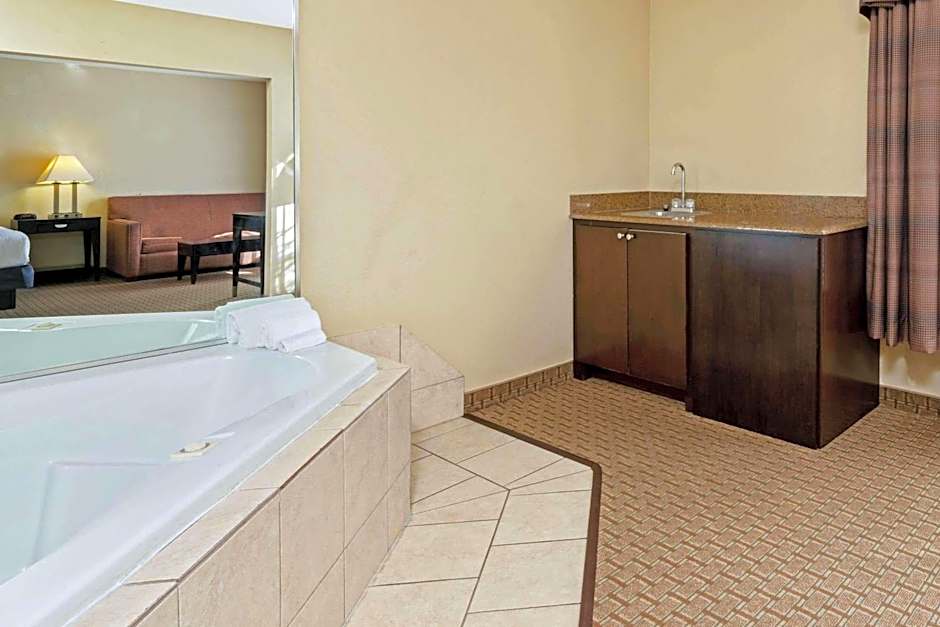 La Quinta Inn & Suites by Wyndham Morgan City