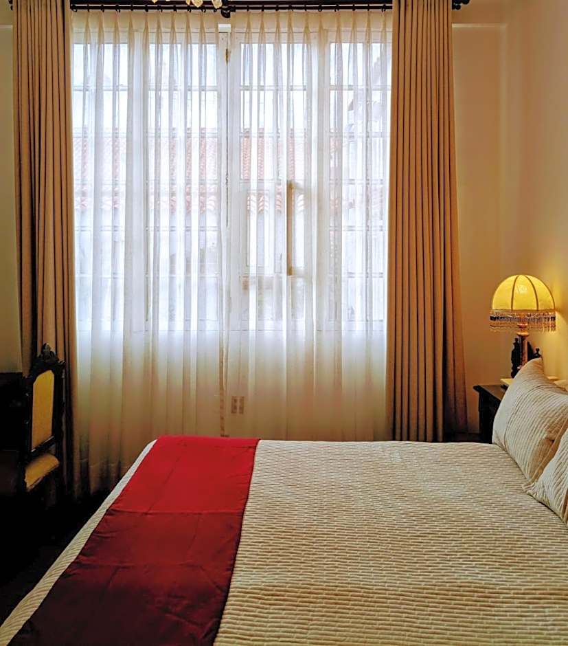 El Hotel de Su Merced