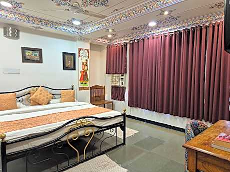 Deluxe Larger, Guest room, 1 King