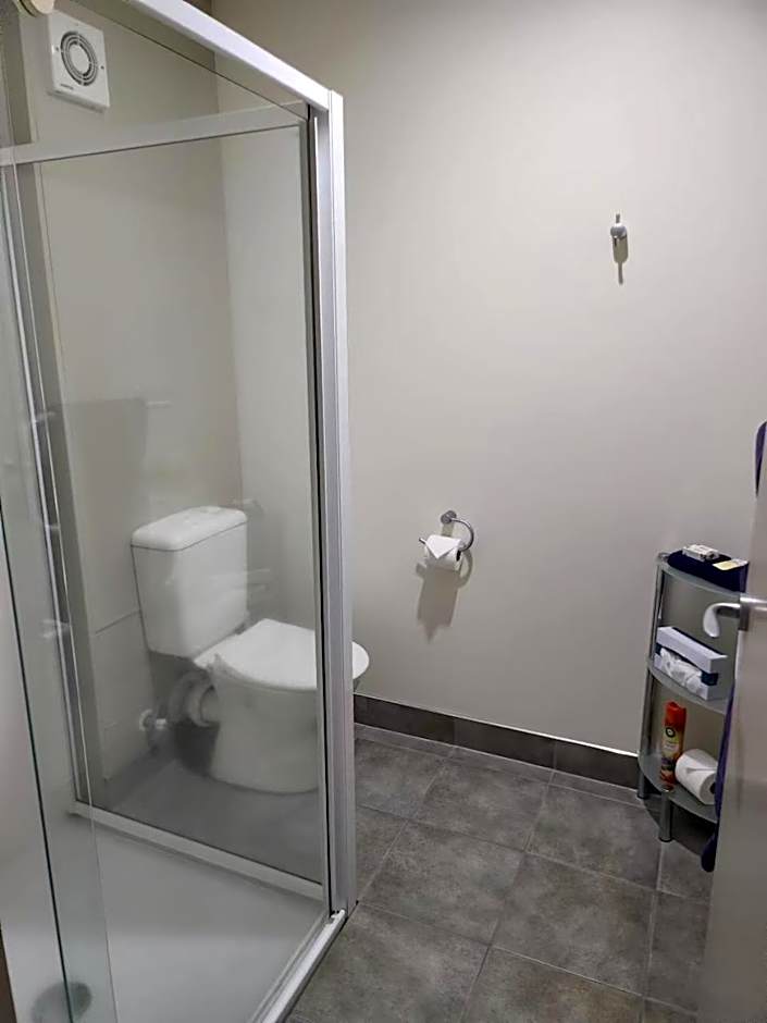 Landmark Manor Motel