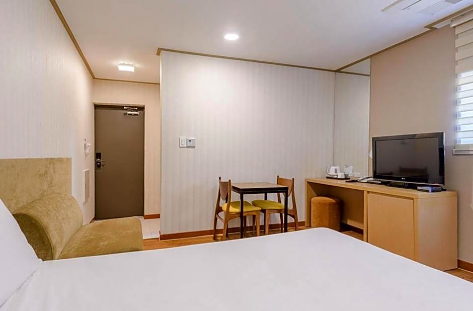 Pine Hill Hotel