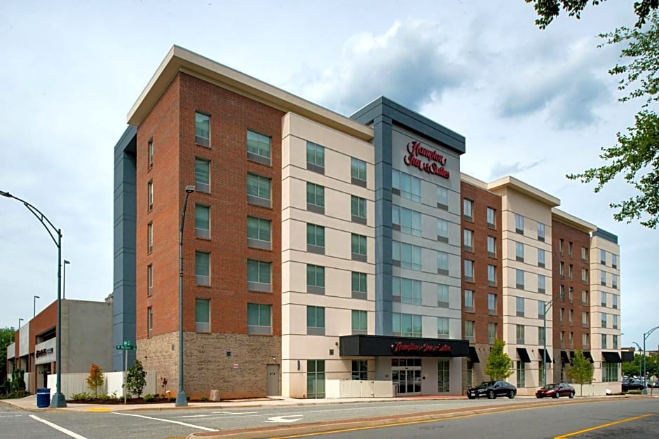 Hampton Inn By Hilton & Suites Greensboro Downtown, NC