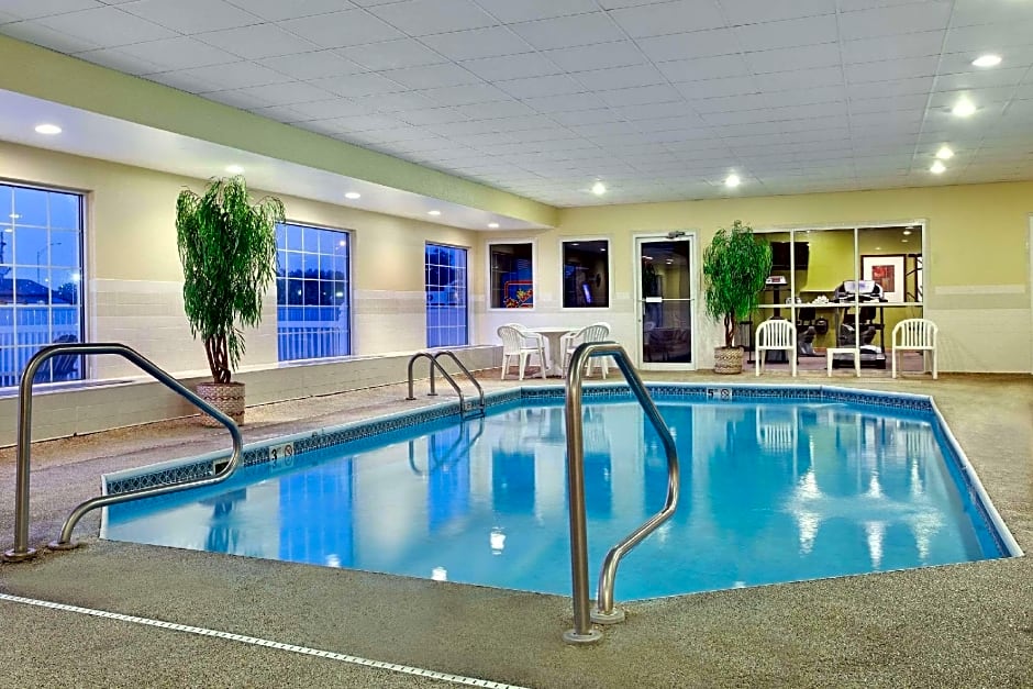 Country Inn & Suites by Radisson, Rock Falls, IL