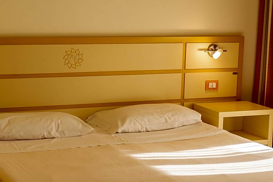 Hotel Baia Di Trainiti