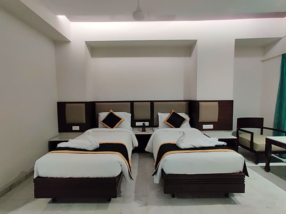 Hotel Saratharajans