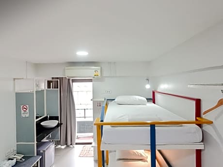 Dormitory Room 2 Bunk Beds (4 Adults)