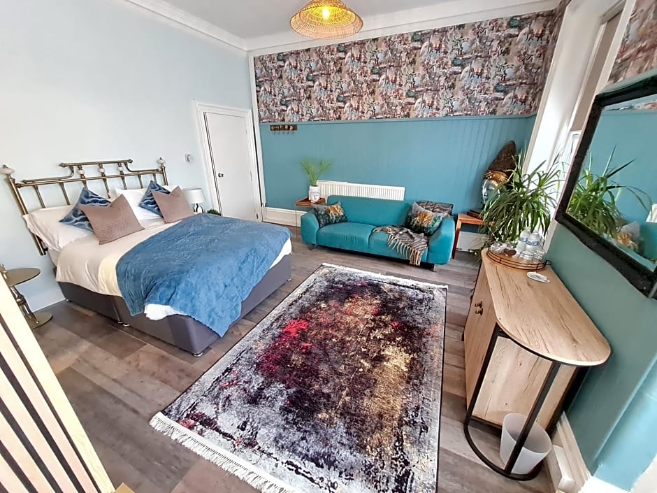 Lemur Lodge - Boutique Apartments - Short Stroll to The Beach