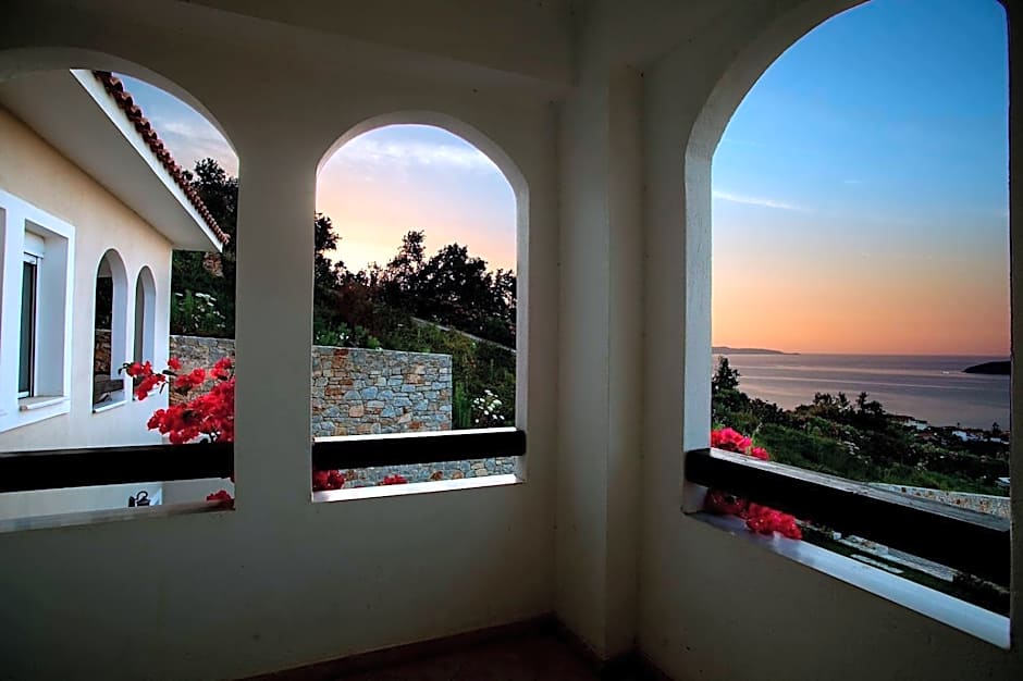 GoldenHill Studios&apartments