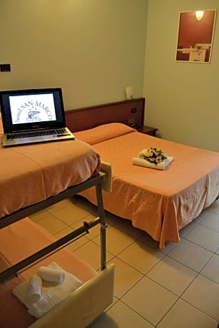 Quadruple Room with Sea View